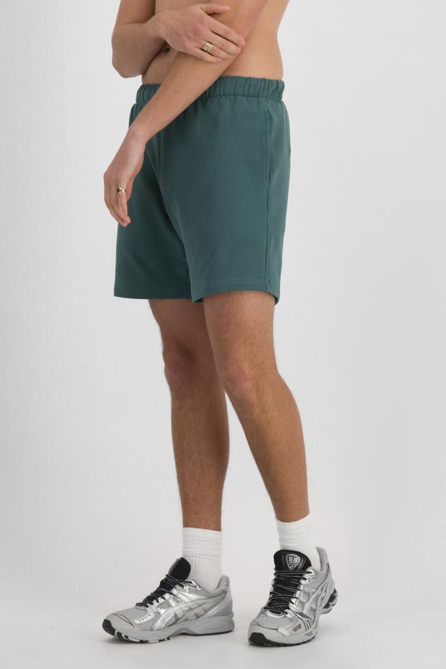 TOBIAS (He/Him) wears size M and is 187cm tall with 93cm chest and 78cm waist