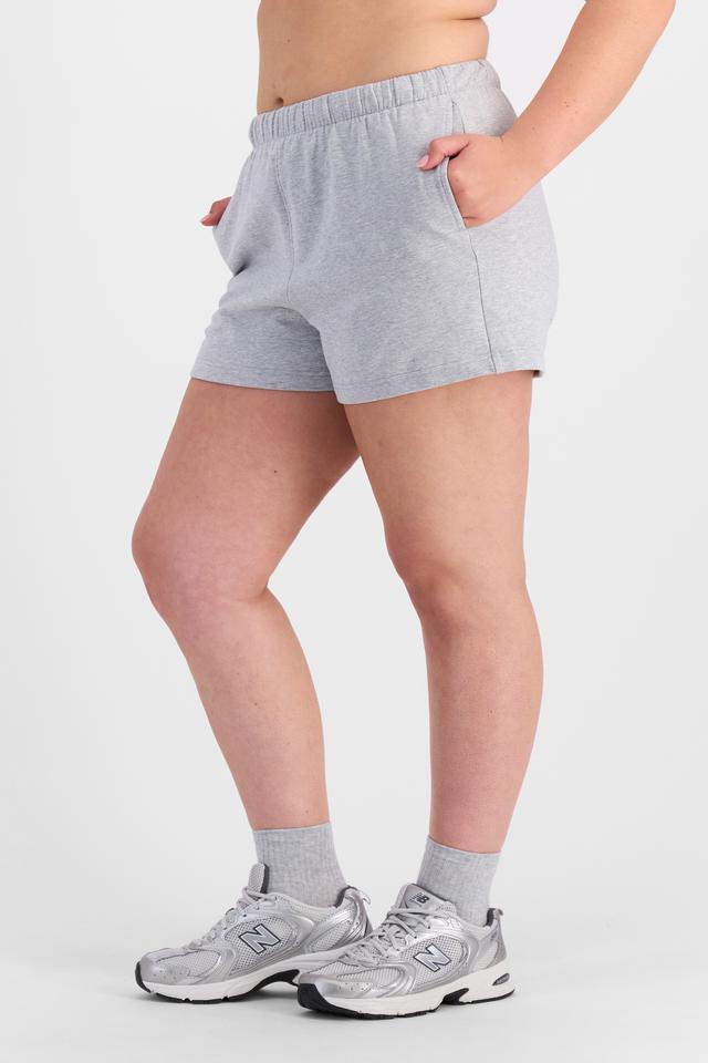 Bella (She/Her) wears size L and is 173cm tall with 95cm chest and 77cm waist