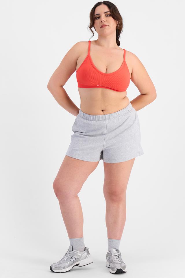 Bella (She/Her) wears size L and is 173cm tall with 95cm chest and 77cm waist