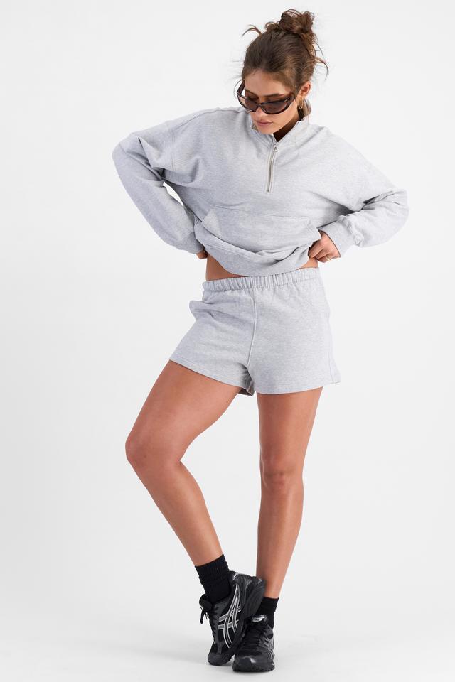 Olivia (She/Her) wears size S and is 176cm tall