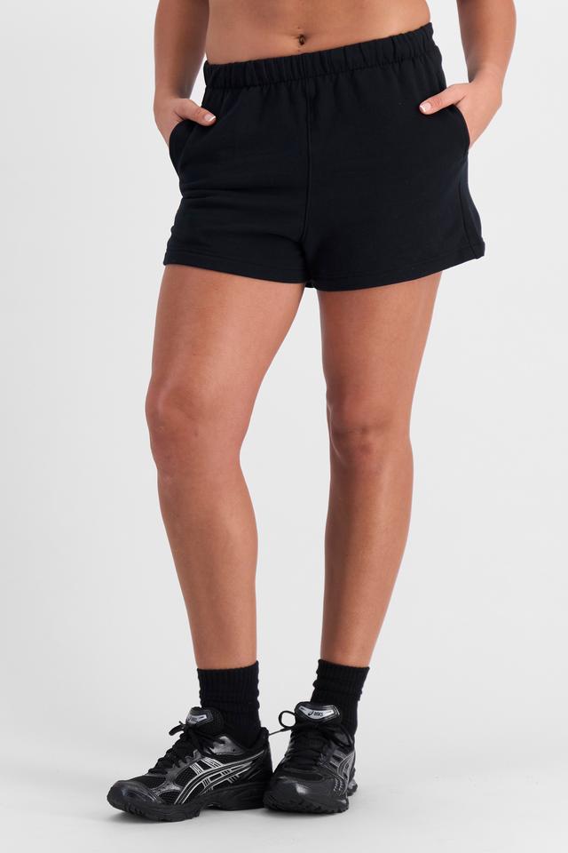 Olivia (She/Her) wears size S and is 176cm tall