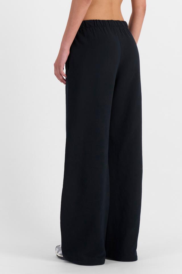 WHYNTER (She/Her) wears size S and is 175cm tall with 75cm chest and 60cm waist