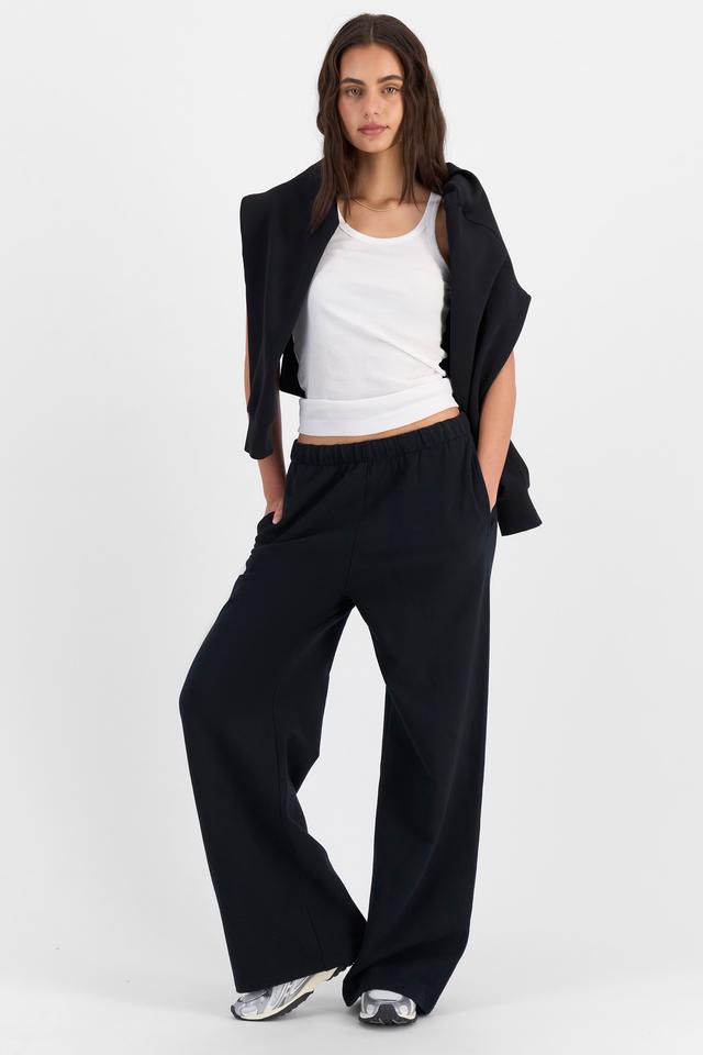 WHYNTER (She/Her) wears size S and is 175cm tall with 75cm chest and 60cm waist