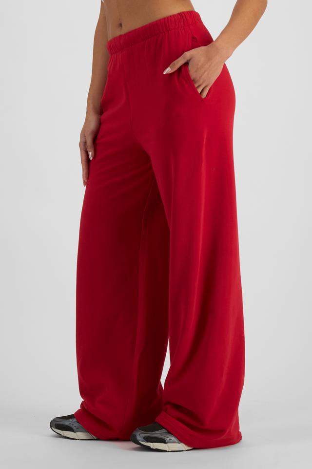Melissa (She/Her) wears size S and is 169cm tall with 86cm chest and 66cm waist