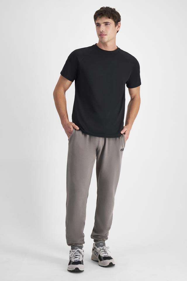 JOSH (He/Him) wears size M and is 185.48cm tall with 99cm chest and 81cm waist