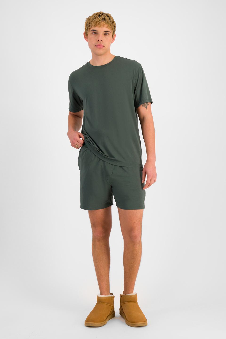 TOBIAS (He/Him) wears size M and is 187cm tall with 93cm chest and 78cm waist