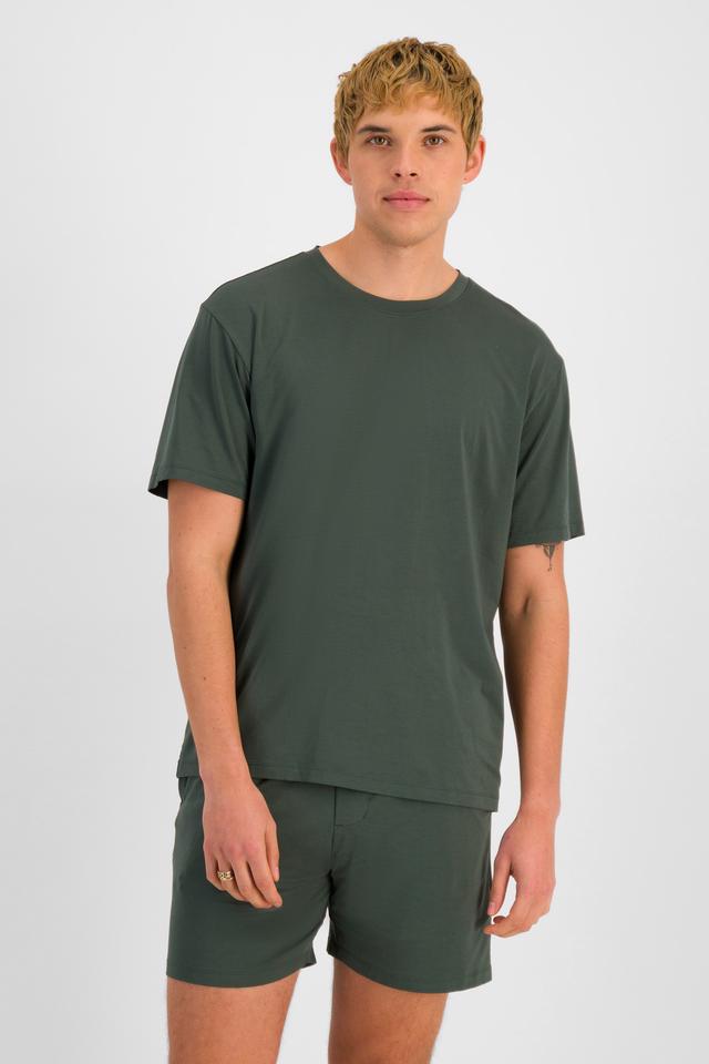 TOBIAS (He/Him) wears size M and is 187cm tall with 93cm chest and 78cm waist