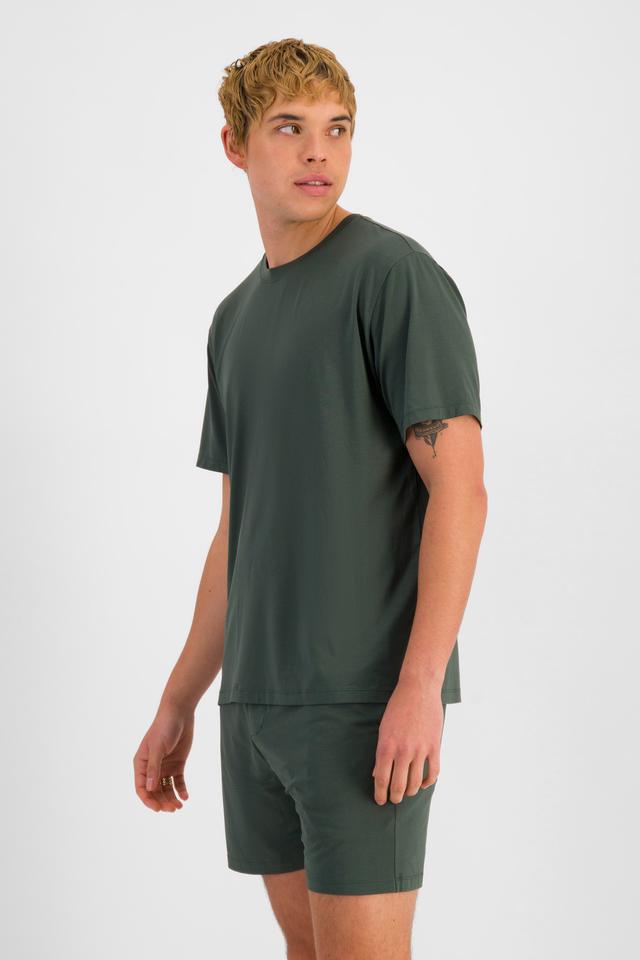 TOBIAS (He/Him) wears size M and is 187cm tall with 93cm chest and 78cm waist