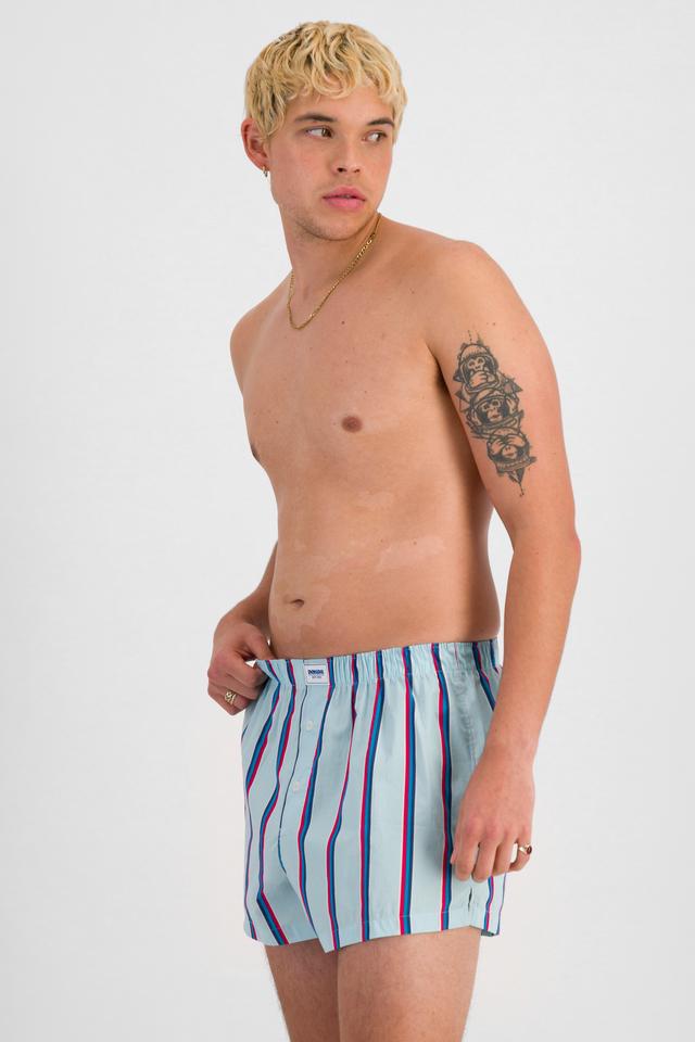 TOBIAS (He/Him) wears size M and is 187cm tall with 93cm chest and 78cm waist