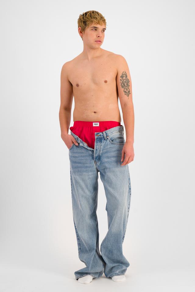 TOBIAS (He/Him) wears size M and is 187cm tall with 93cm chest and 78cm waist