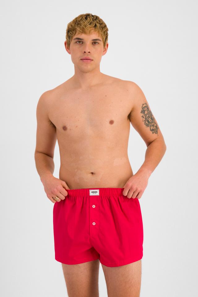 TOBIAS (He/Him) wears size M and is 187cm tall with 93cm chest and 78cm waist