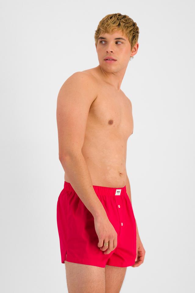 TOBIAS (He/Him) wears size M and is 187cm tall with 93cm chest and 78cm waist