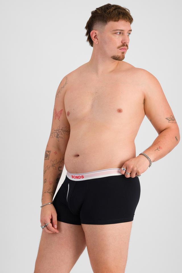Jake (He/Him) wears size XL and is 195cm tall with 115cm chest and 106cm waist