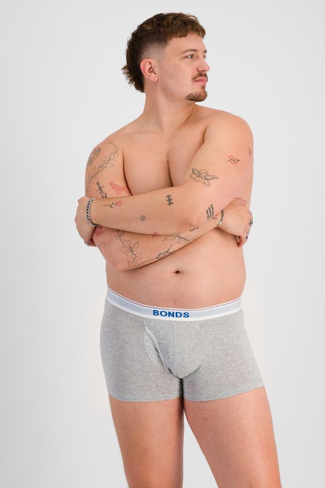 Jake (He/Him) wears size XL and is 195cm tall with 115cm chest and 106cm waist