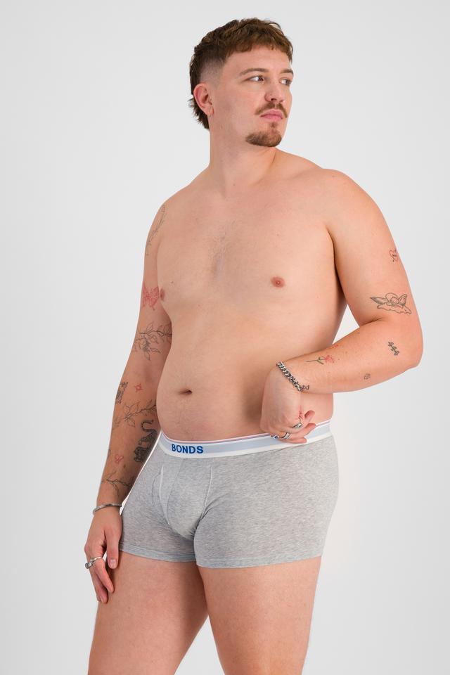 Jake (He/Him) wears size XL and is 195cm tall with 115cm chest and 106cm waist