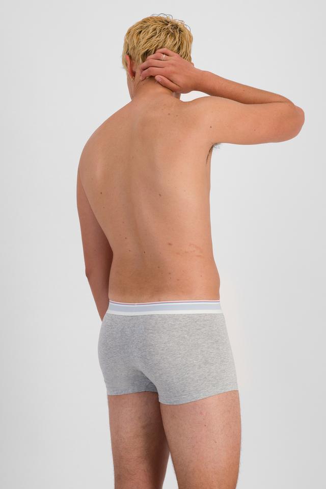 TOBIAS (He/Him) wears size M and is 187cm tall with 93cm chest and 78cm waist