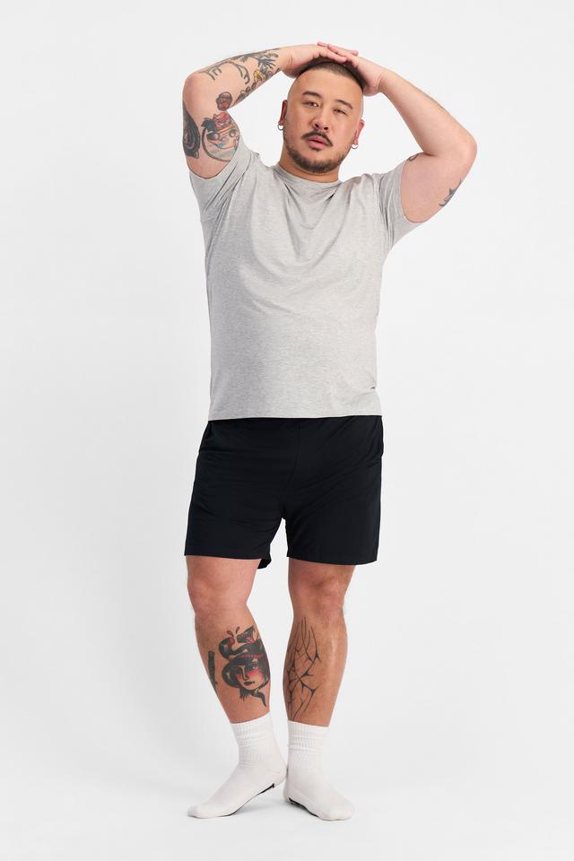 Mike (He/Him) wears size XL and is 180cm tall with 120cm chest and 96cm waist