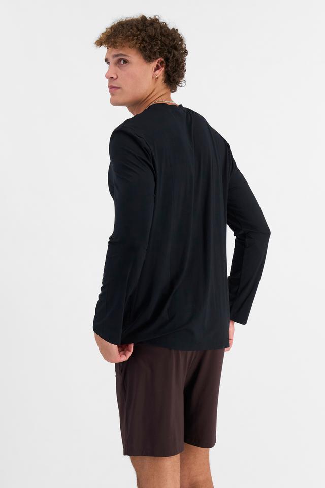 Kya (He/Him) wears size M and is 189cm tall with 99cm chest and 81cm waist