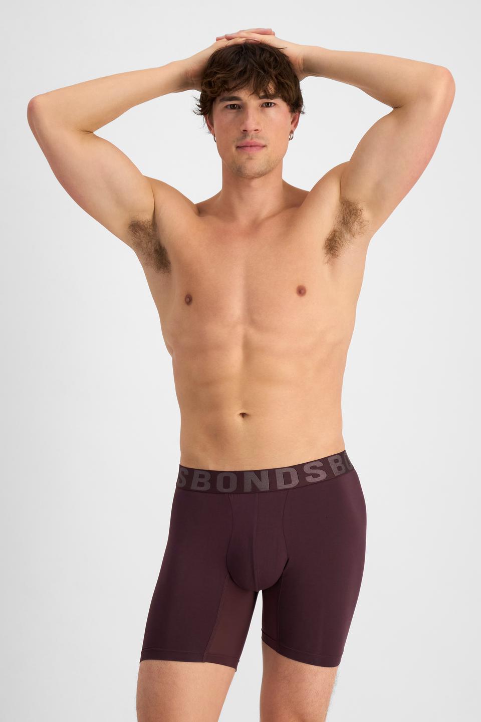 Alex (He/Him) wears size M and is 184cm tall with 98cm chest and 81cm waist