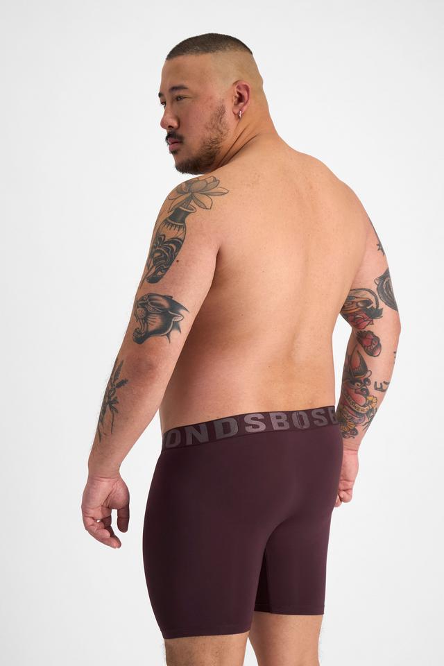 Mike (He/Him) wears size XL and is 180cm tall with 120cm chest and 96cm waist