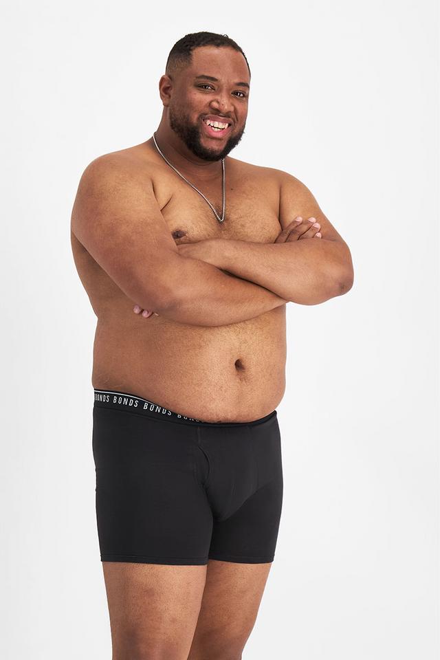 Jonathan (He/Him) wears size XL and is 183cm tall with 124cm chest and 107cm waist