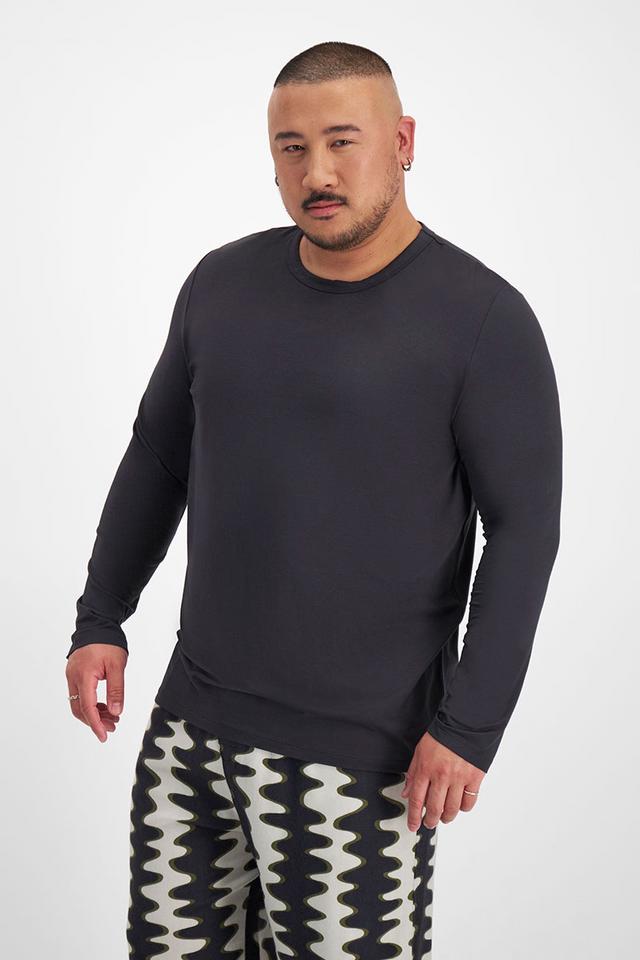 Mike (He/Him) Wears Size XL And Is 180cm Tall With 120cm Chest And 96cm Waist