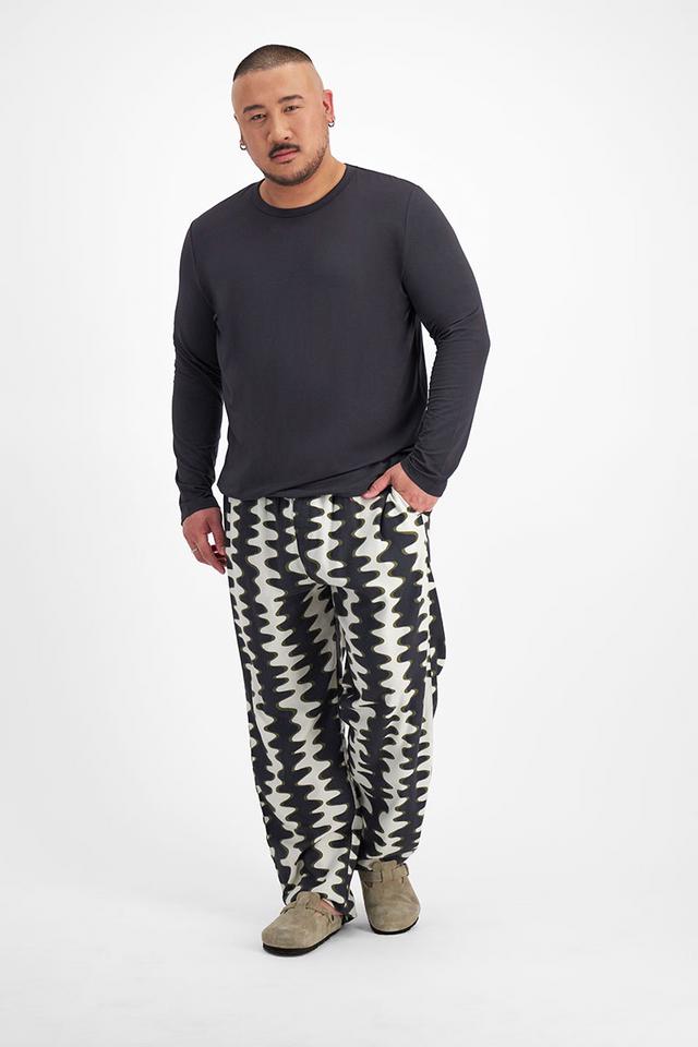 Mike (He/Him) Wears Size XL And Is 180cm Tall With 120cm Chest And 96cm Waist