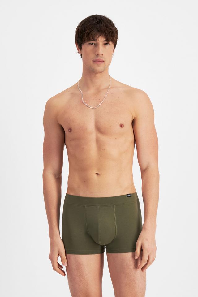Alex (He/Him) wears size M and is 184cm tall with 98cm chest and 81cm waist