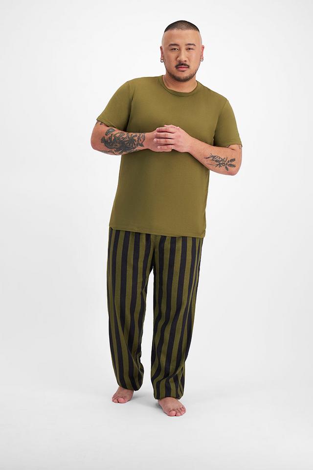Mike (He/Him) Wears Size XL And Is 180cm Tall With 120cm Chest And 96cm Waist