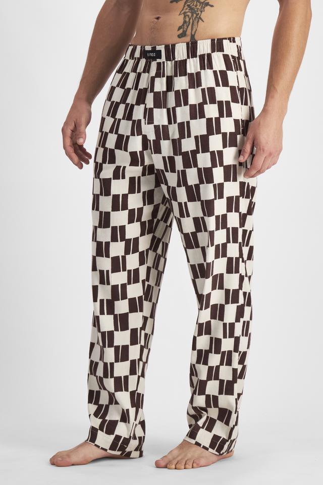 JOSH (He/Him) wears size M and is 185.48cm tall with 99cm chest and 81cm waist