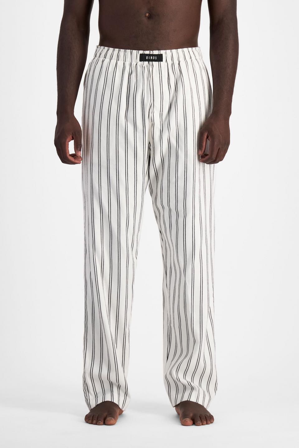 Emmanuel (He/Him) wears size M and is 183cm tall with 97cm chest and 81cm waist
