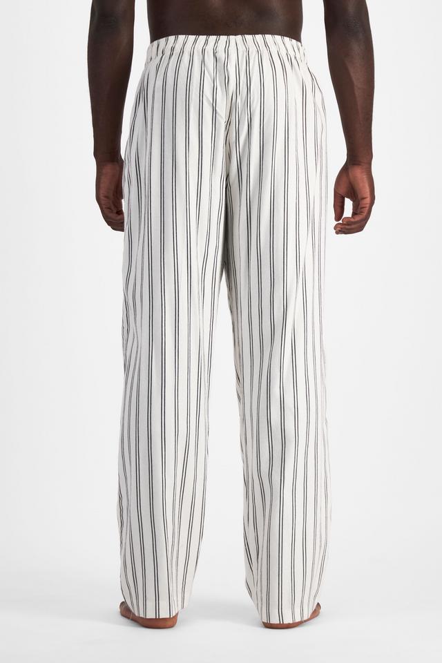 Emmanuel (He/Him) wears size M and is 183cm tall with 97cm chest and 81cm waist