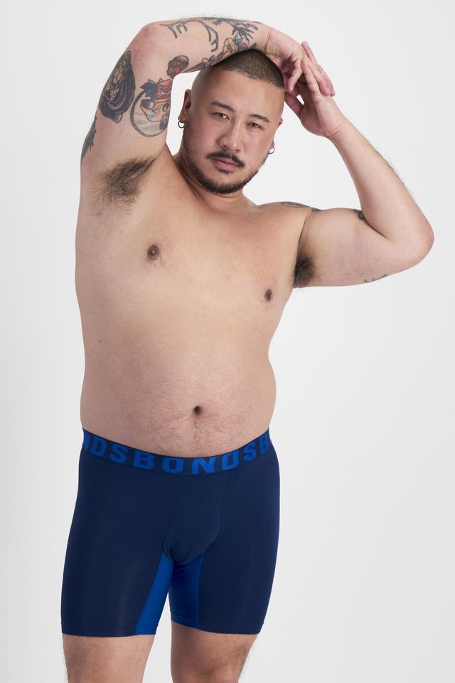 Mike (He/Him) wears size XL and is 180cm tall with 120cm chest and 96cm waist