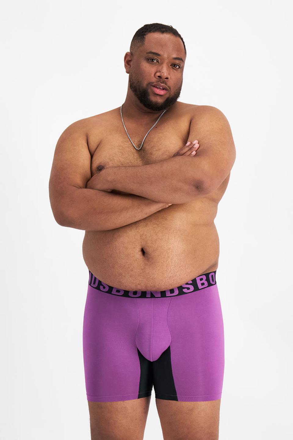 Jonathan (He/Him) wears size XL and is 183cm tall with 124cm chest and 107cm waist