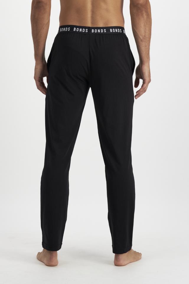 Model wears size Medium, is 188cm tall with 101cm chest and 82cm waist