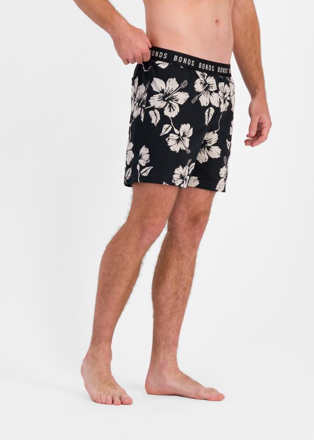Fletcher (He/Him) wears size M and is 185cm tall with 101cm chest and 81cm waist