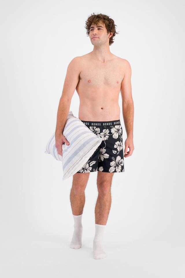 Fletcher (He/Him) wears size M and is 185cm tall with 101cm chest and 81cm waist