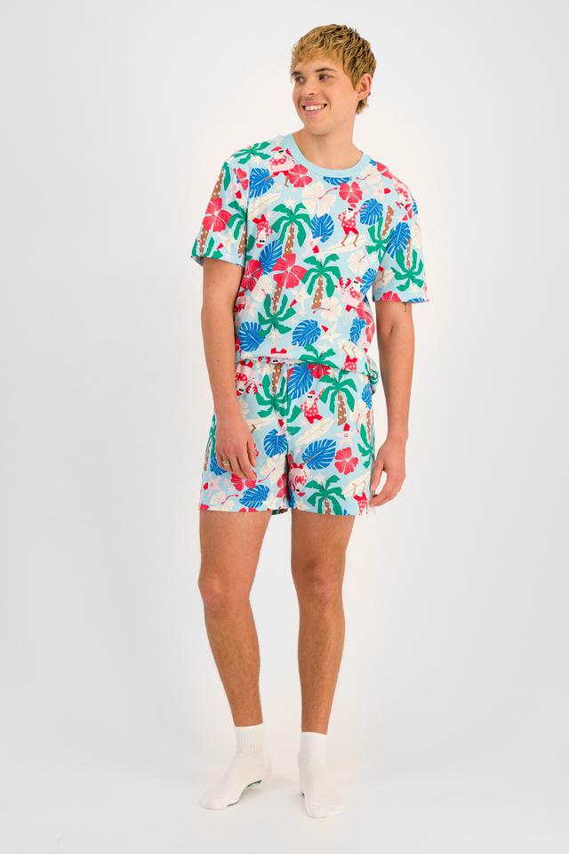 TOBIAS (He/Him) wears size M and is 187cm tall with 93cm chest and 78cm waist