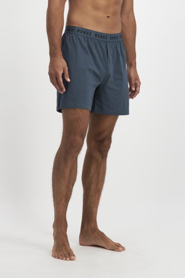 Model wears size Medium, is 188cm tall with 101cm chest and 82cm waist