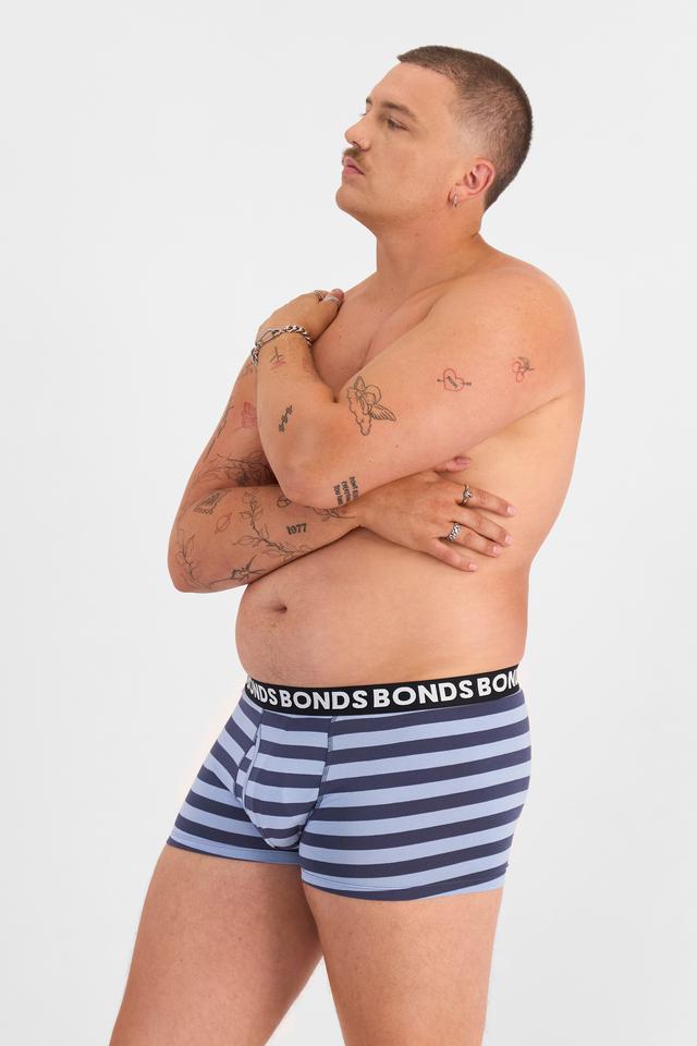 Jake (He/Him) wears size XL and is 195cm tall with 115.57cm chest and 106.68cm waist