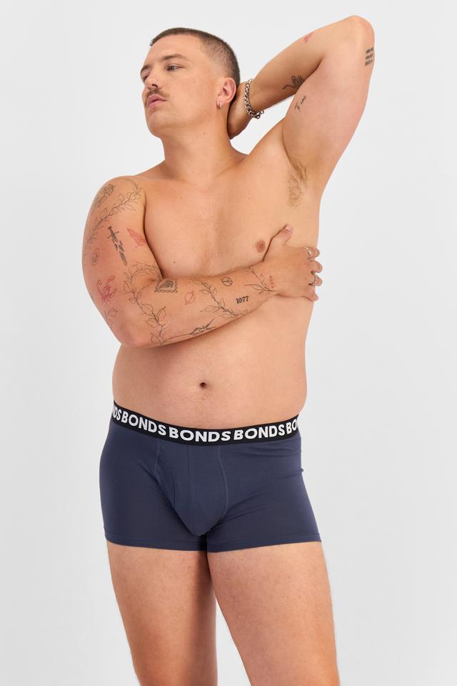 Jake (He/Him) wears size XL and is 195cm tall with 115.57cm chest and 106.68cm waist