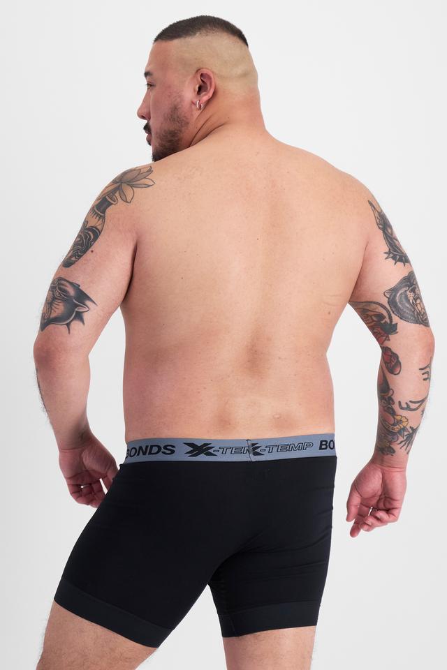 Mike (He/Him) wears size XL and is 180cm tall with 120cm chest and 96cm waist