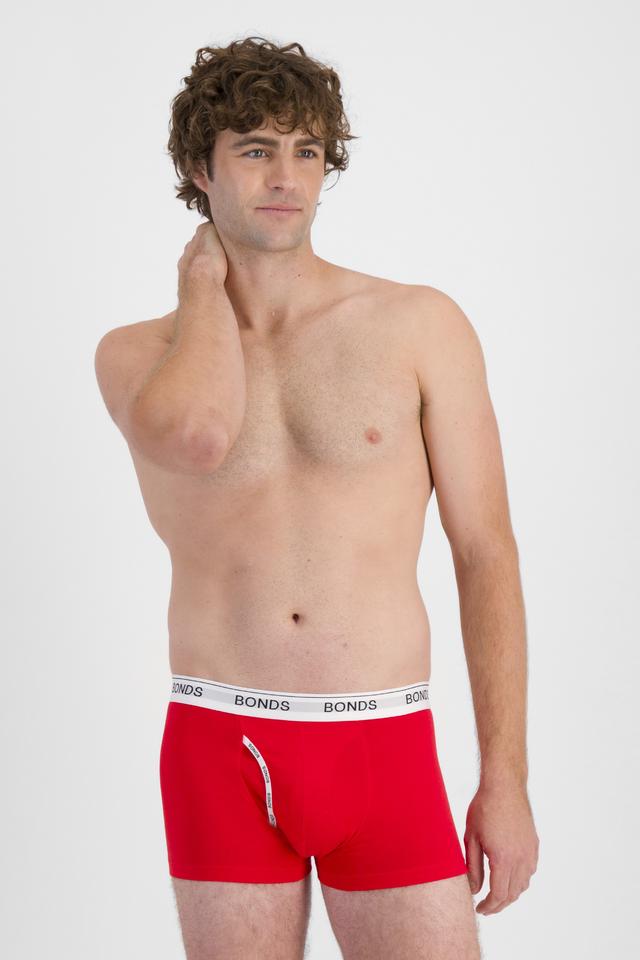 Fletcher (He/Him) wears size M and is 185cm tall with 101cm chest and 81cm waist