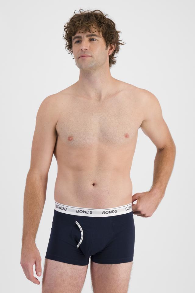 Fletcher (He/Him) wears size M and is 185cm tall with 101cm chest and 81cm waist