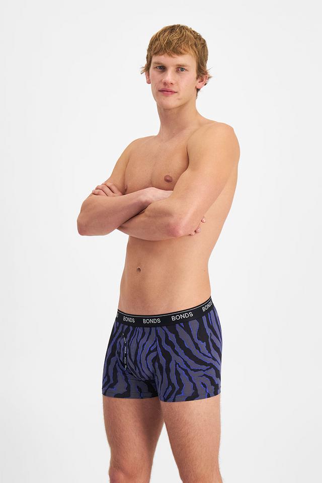 Max (He/Him) wears size Medium and is 189cm tall with 90cm chest and 73cm waist