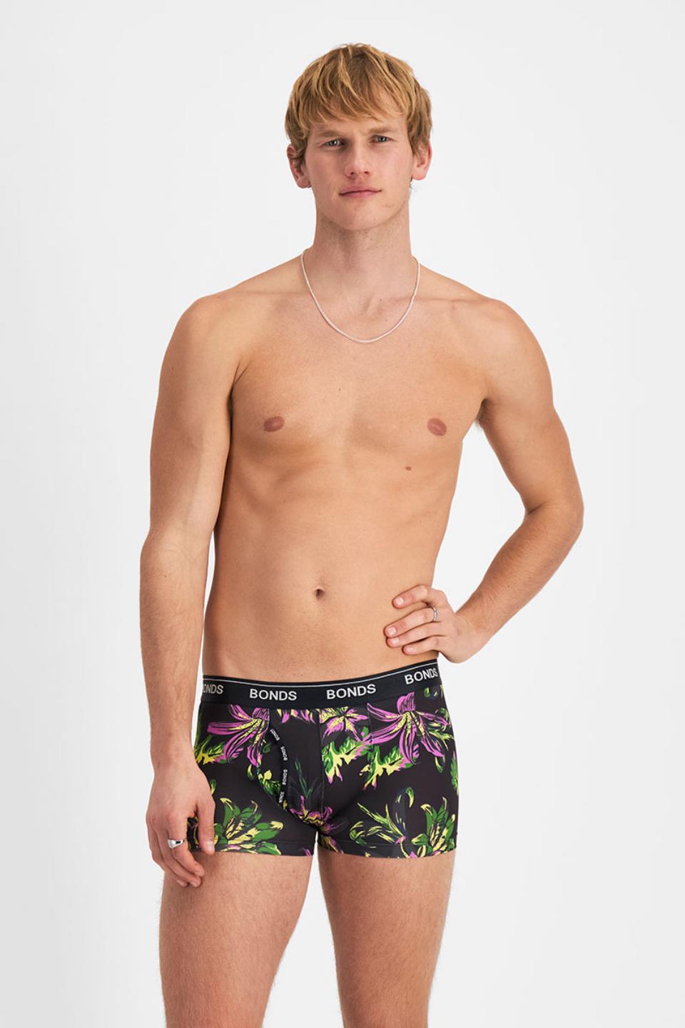 Max (He/Him) wears size Medium and is 189cm tall with 90cm chest and 73cm waist