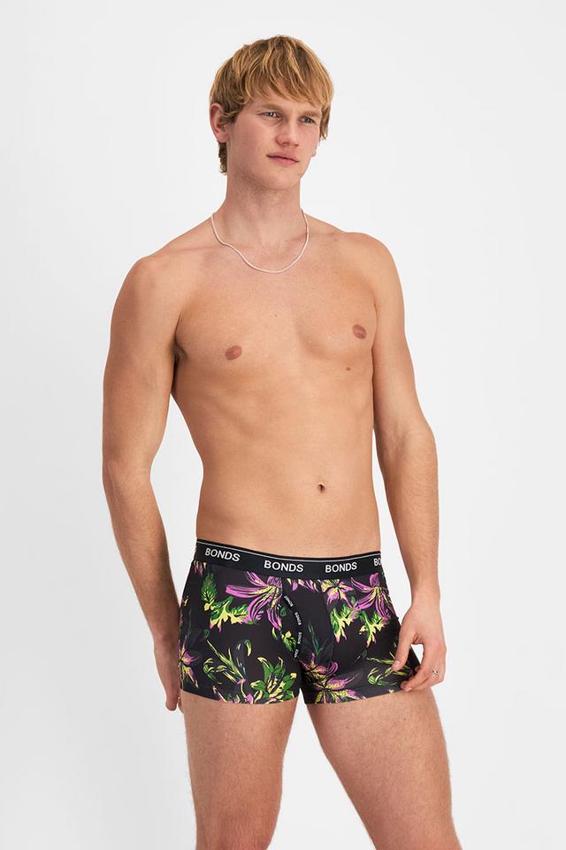 Max (He/Him) wears size Medium and is 189cm tall with 90cm chest and 73cm waist