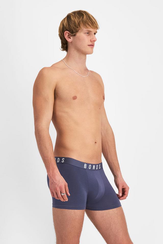 Max (He/Him) wears size Medium and is 189cm tall with 90cm chest and 73cm waist