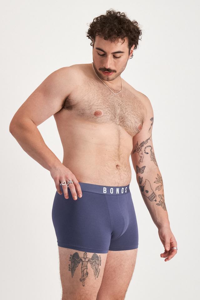 Sam (He/Him) wears size XL and is 178cm tall with 112cm chest
