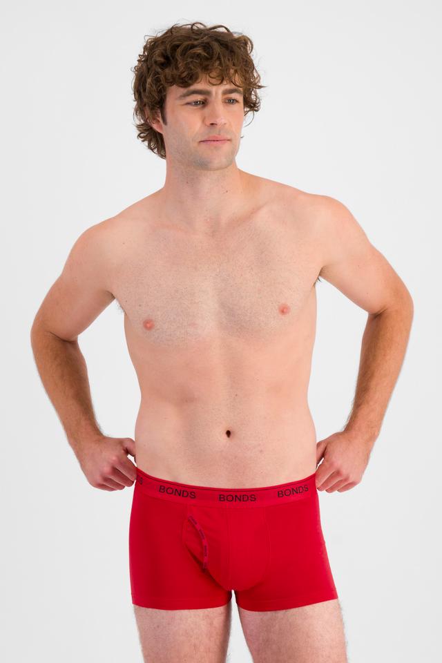 Fletcher (He/Him) wears size M and is 185cm tall with 101cm chest and 81cm waist